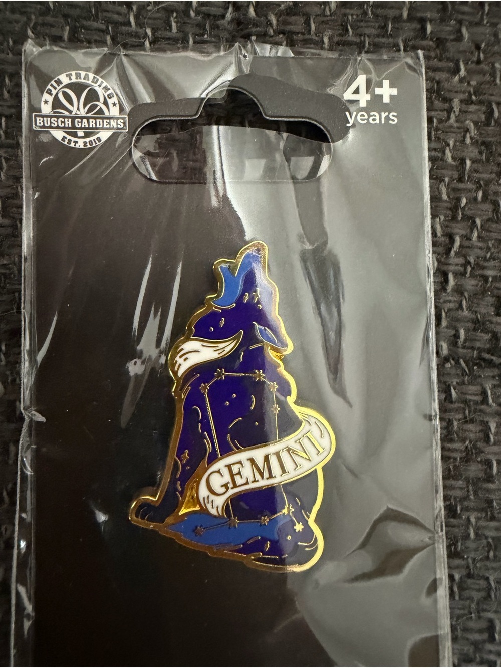 Busch Gardens Enamel Collectible Trading Pin Zodiak Gemini - Blue Wolf